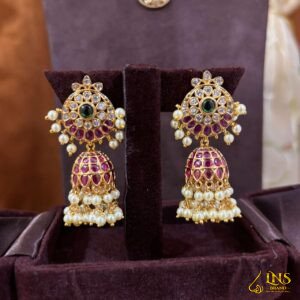Stunning Kempu Jumka