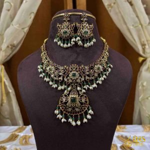 Beautiful Neckset