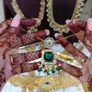 Beautiful green neckset