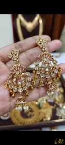 Stud Chandhbali Lotus Jumka