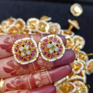 Kempu studs